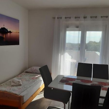 רובינייסקו סלו Apartments Ivana With The Pool מראה חיצוני תמונה
