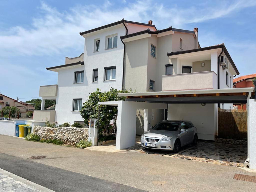 רובינייסקו סלו Apartments Ivana With The Pool מראה חיצוני תמונה